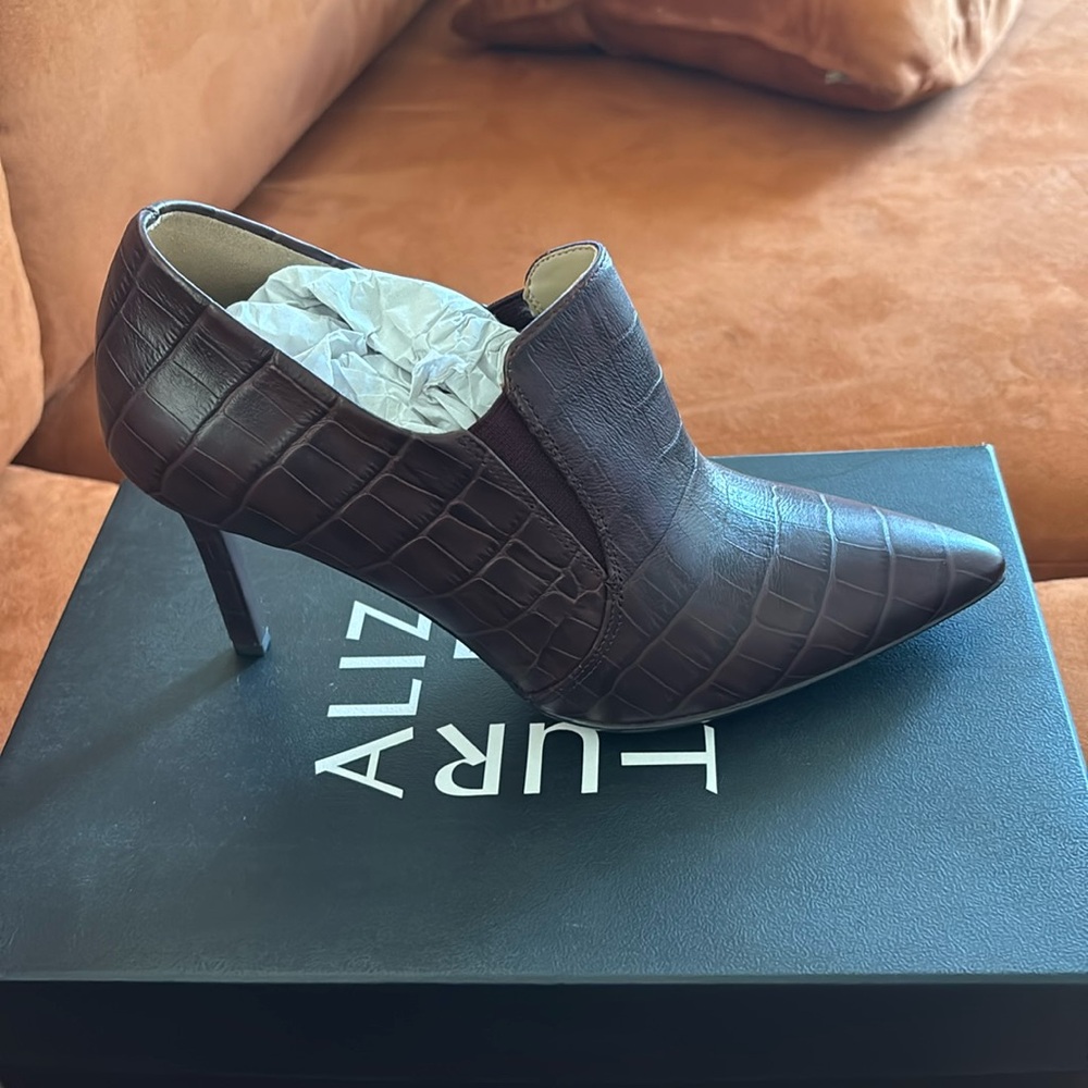 Naturalizer Allie Heeled Booties, Women's Size 7.5M, Cognac